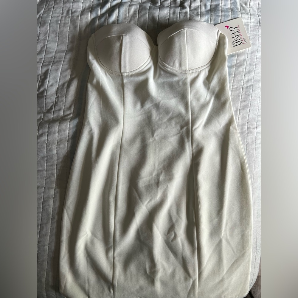 Short strapless dress never worn with tags. Scalloped bottom